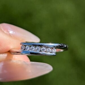 14K White Gold Twist Swirl Diamond Band Ring